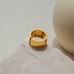 Load image into Gallery viewer, Anello Nora Floating Sphere Band – Placcato Oro 18K