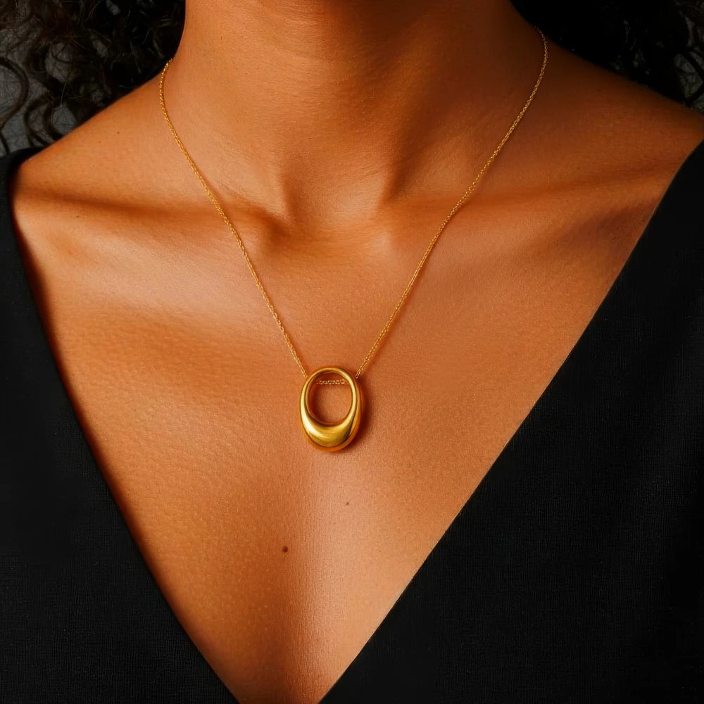 Dorelle Oval Pendant Necklace – 18K Gold-Plated