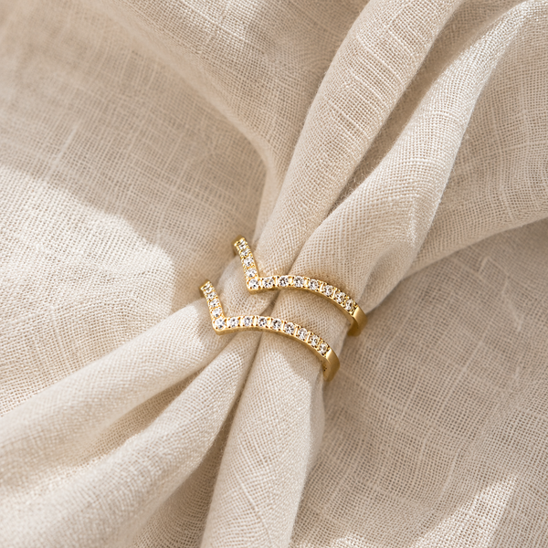 Aria V-Shaped Zirconia Ring – 18K Gold-Plated