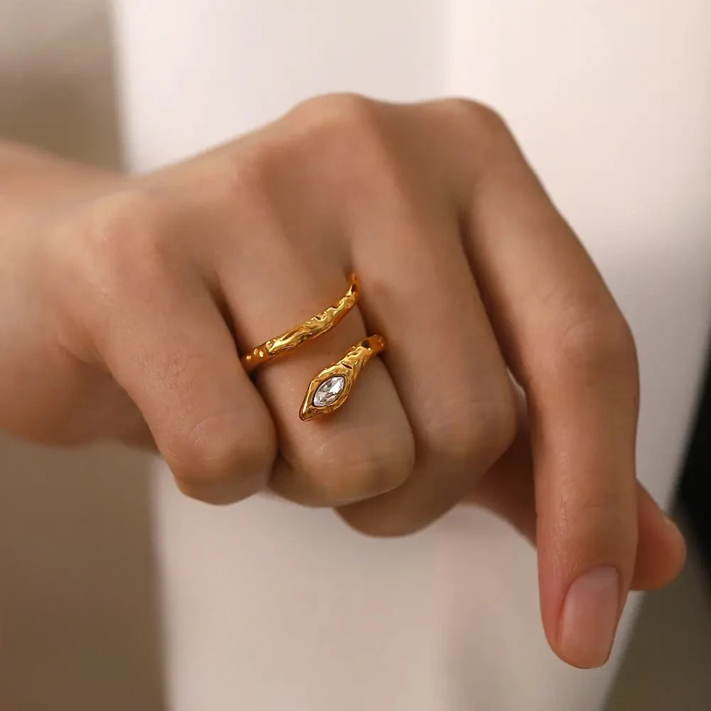 Arya Snake Texture Gold Ring – 18K Gold-Plated