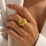 Load image into Gallery viewer, Audace Irregular Gold Ring – 18K Gold-Plated
