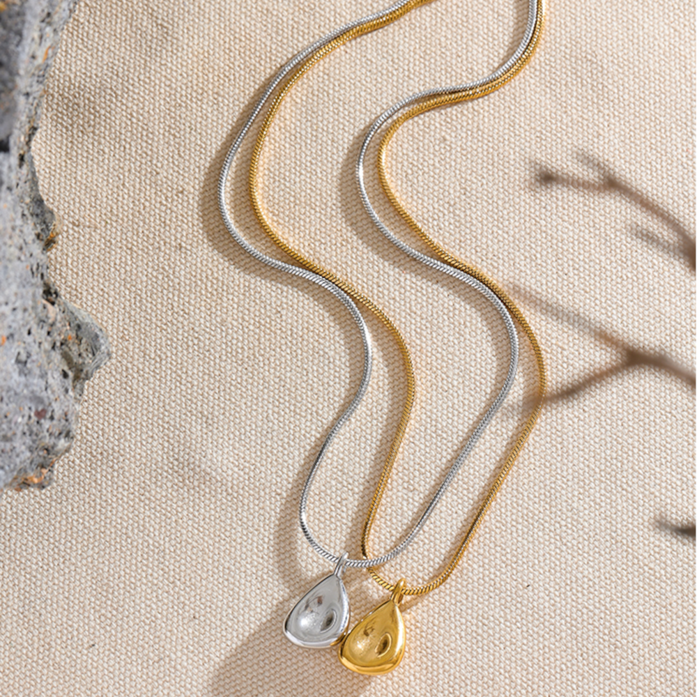 Aveline Geometric Pendant Necklace – 18K Gold-Plated