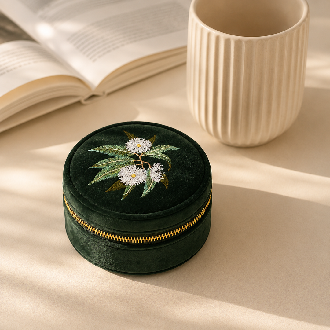 Boîte à bijoux en velours artisanale Olive – Organisateur de bijoux de voyage brodé