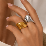 Load image into Gallery viewer, Julie oversized zegelring – 18K goud verguld waterdicht
