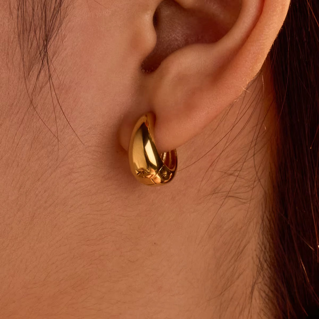 Chloe Classic Gold Hoop Earrings – 18K Gold-Plated