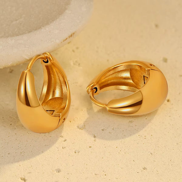 Chloe Classic Gold Hoop Earrings – 18K Gold-Plated
