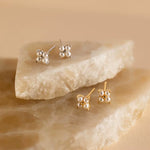 تحميل الصورة في عارض المعرض، Clover Pearl Stud Earrings – 18K Gold-Plated &amp; Silver-Plated Waterproof
