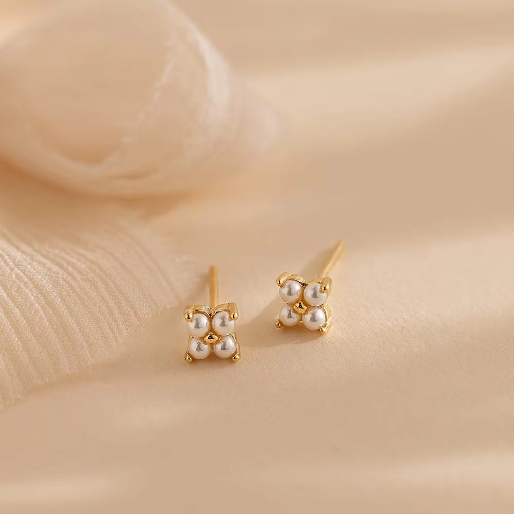 Clover Pearl Stud Earrings – 18K Gold-Plated & Silver-Plated Waterproof