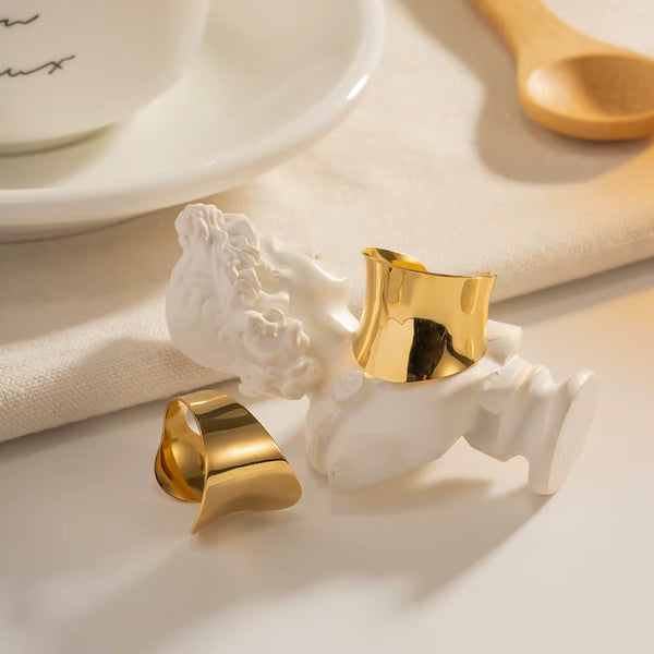 Clover Wide Sculptural Open Ring – 18K Gold-Plated