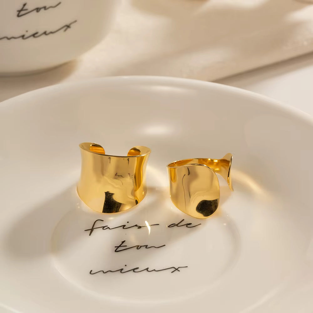 Clover Wide Sculptural Open Ring – 18K Gold-Plated
