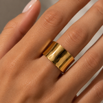 Load image into Gallery viewer, Clover Wide Sculptural Open Ring – 18K Gold-Plated
