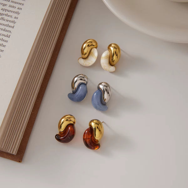 Daphne Twisted Resin Earrings – 18K Gold-Plated Waterproof