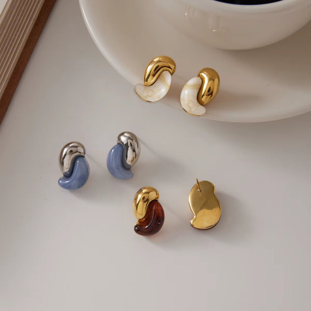 Daphne Twisted Resin Earrings – 18K Gold-Plated Waterproof