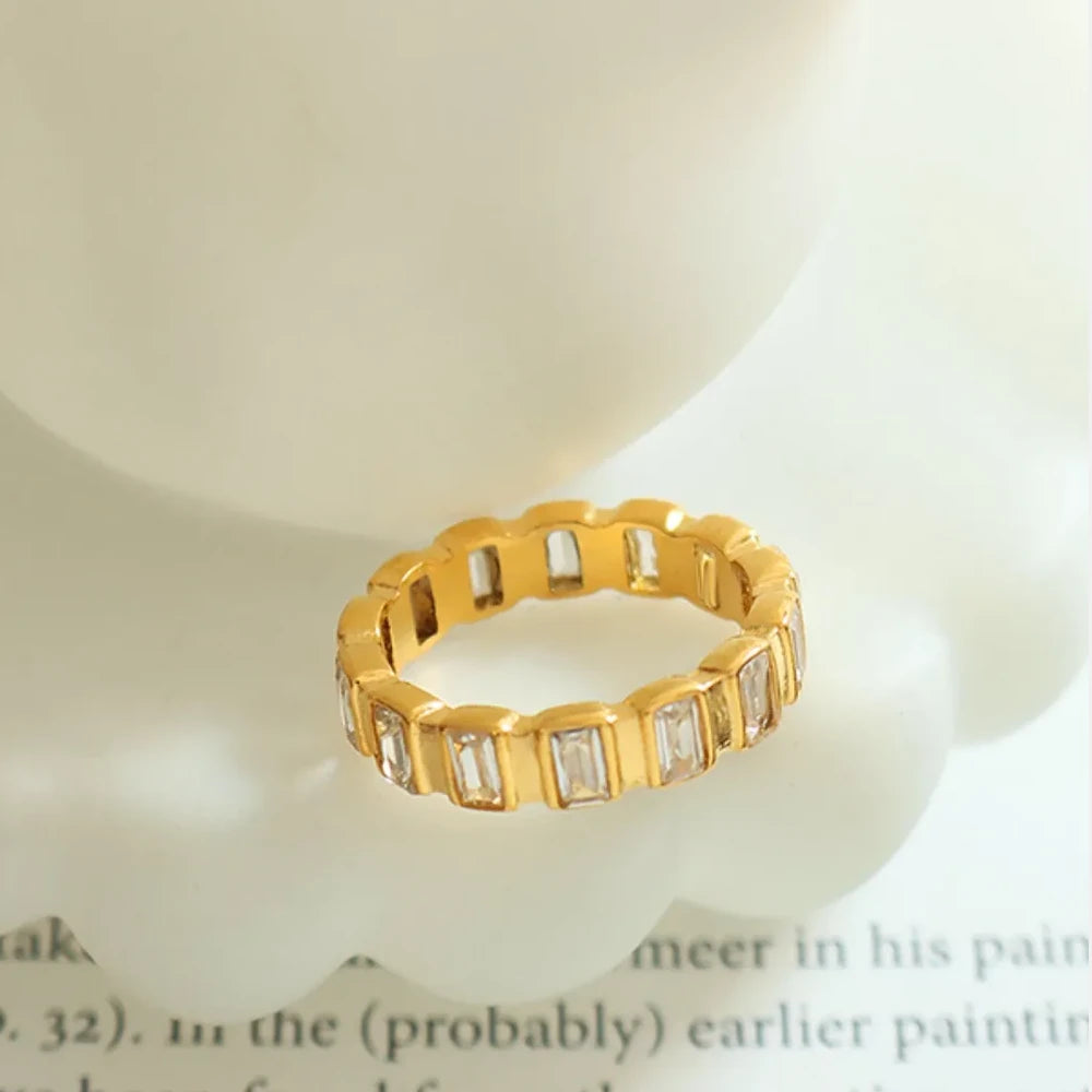 Fabritz Zircon Inlaid Ring – 18K Gold-Plated