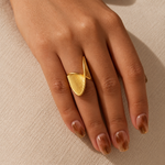 Load image into Gallery viewer, Glim Irregular Twisted Ring – 18K Gold-Plated
