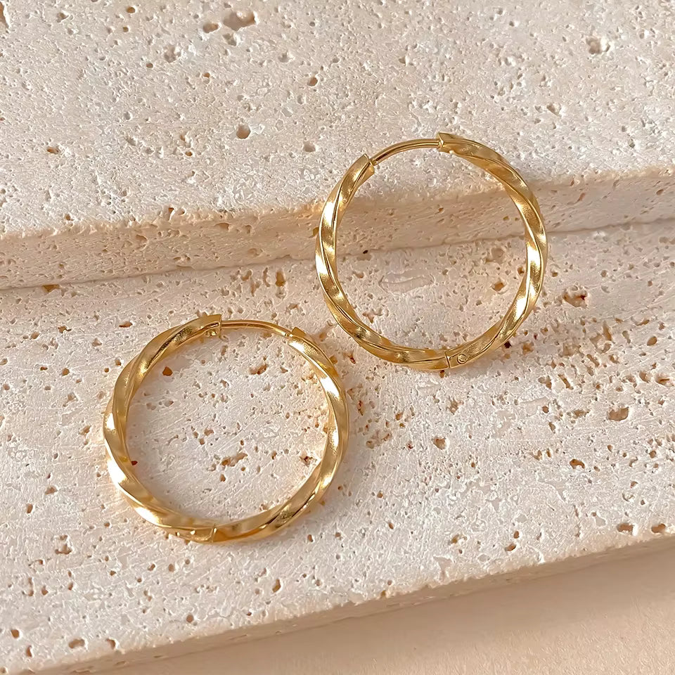 Gio Circle Gold Earrings – 18K Gold-Plated Waterproof