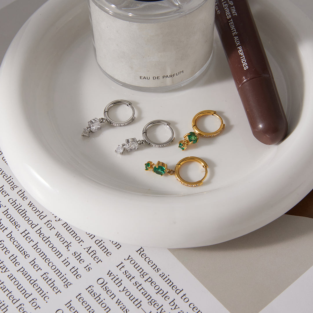 Petra Crystal Huggie Drop Ohrringe – 18 Karat vergoldet