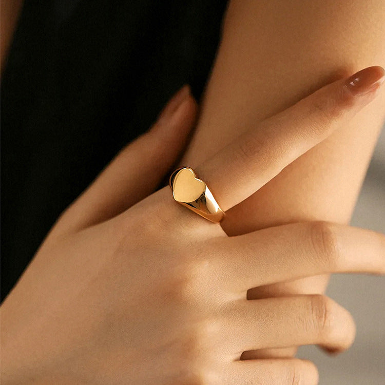 Amélia Chunky Gold Statement Ring – 18K Gold-Plated