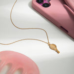 Load image into Gallery viewer, Lucy-Tennisschläger-Halskette mit Zirkonia – 18 Karat vergoldet
