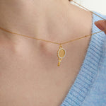 Load image into Gallery viewer, Lucy-Tennisschläger-Halskette mit Zirkonia – 18 Karat vergoldet
