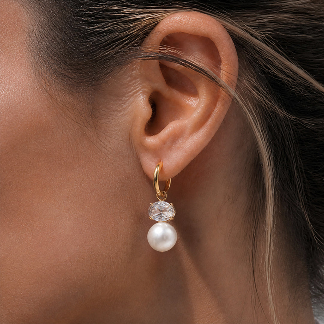 Orecchini a cerchio huggie Gaia Pearl & Zirconia – Placcati in oro 18K impermeabili