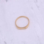 Load image into Gallery viewer, Gaya Minimalistischer Glatter Bandring – 18 Karat vergoldet
