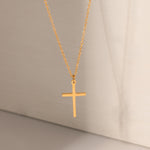 Load image into Gallery viewer, Genesis minimalistisches Kreuz-Halskette – 18 Karat vergoldet
