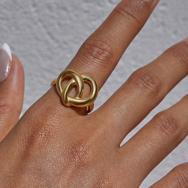 Isabell Knot Ring – 18K Gold-Plated