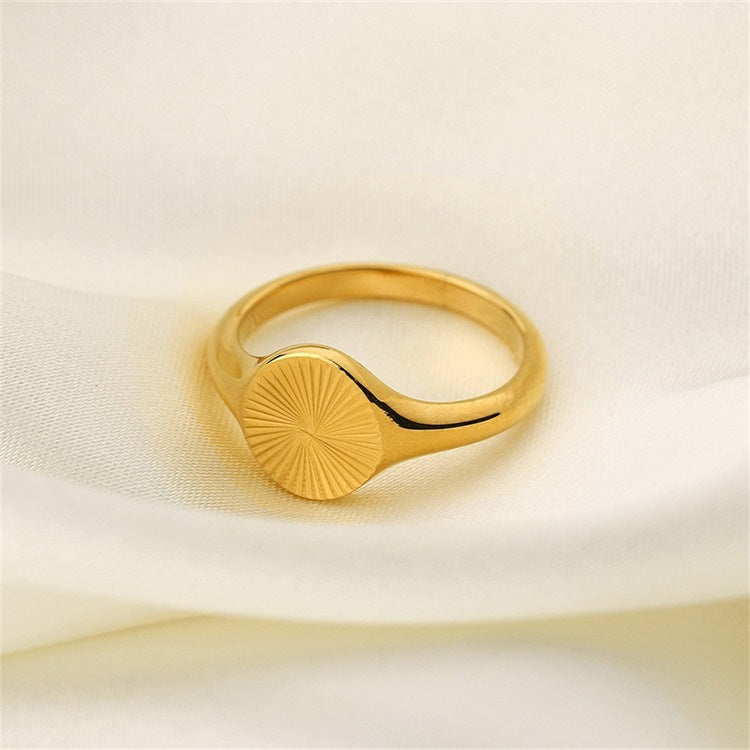 Léa Round Pattern Ring – 18K Gold-Plated