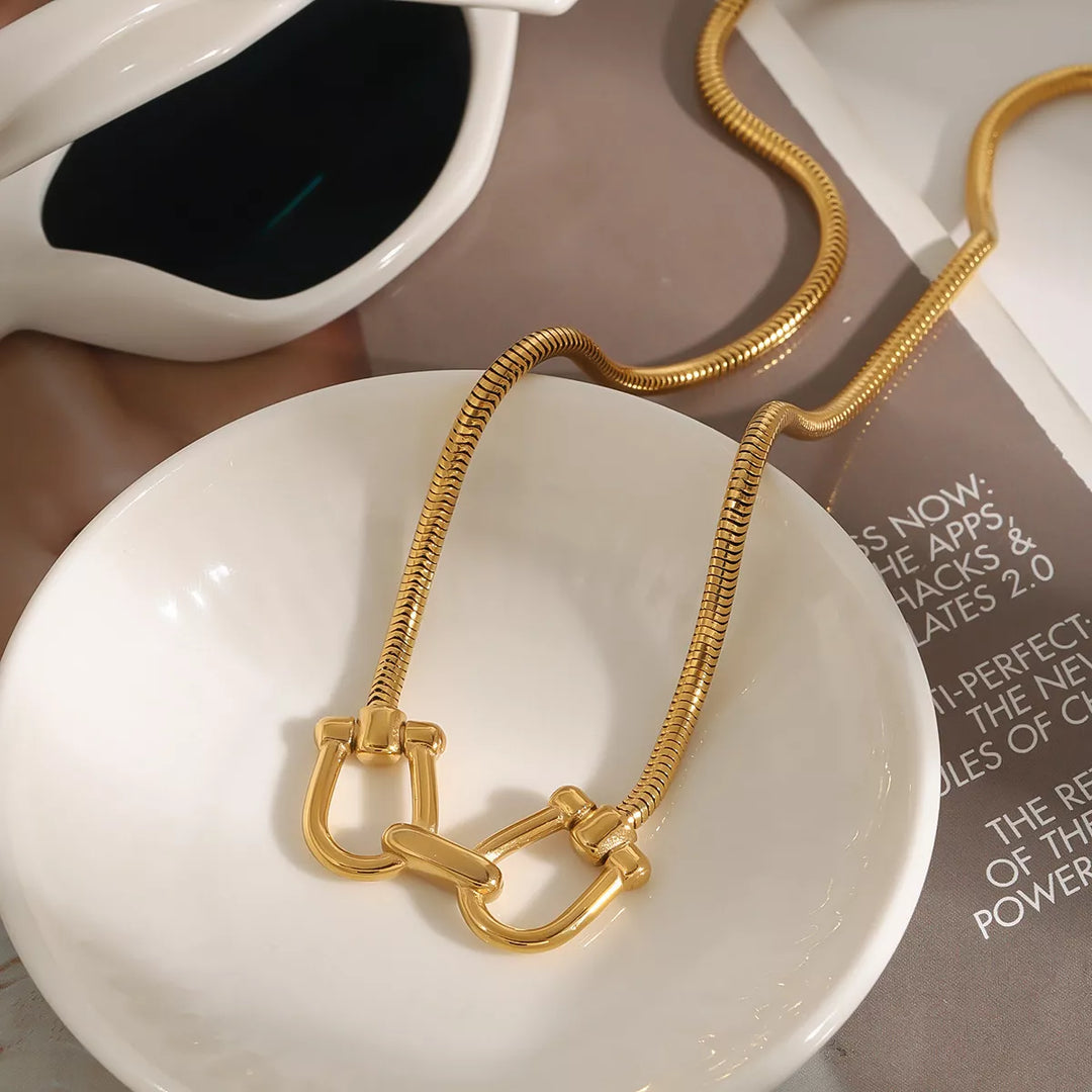 Monara Horseshoe Necklace – 18K Gold-Plated