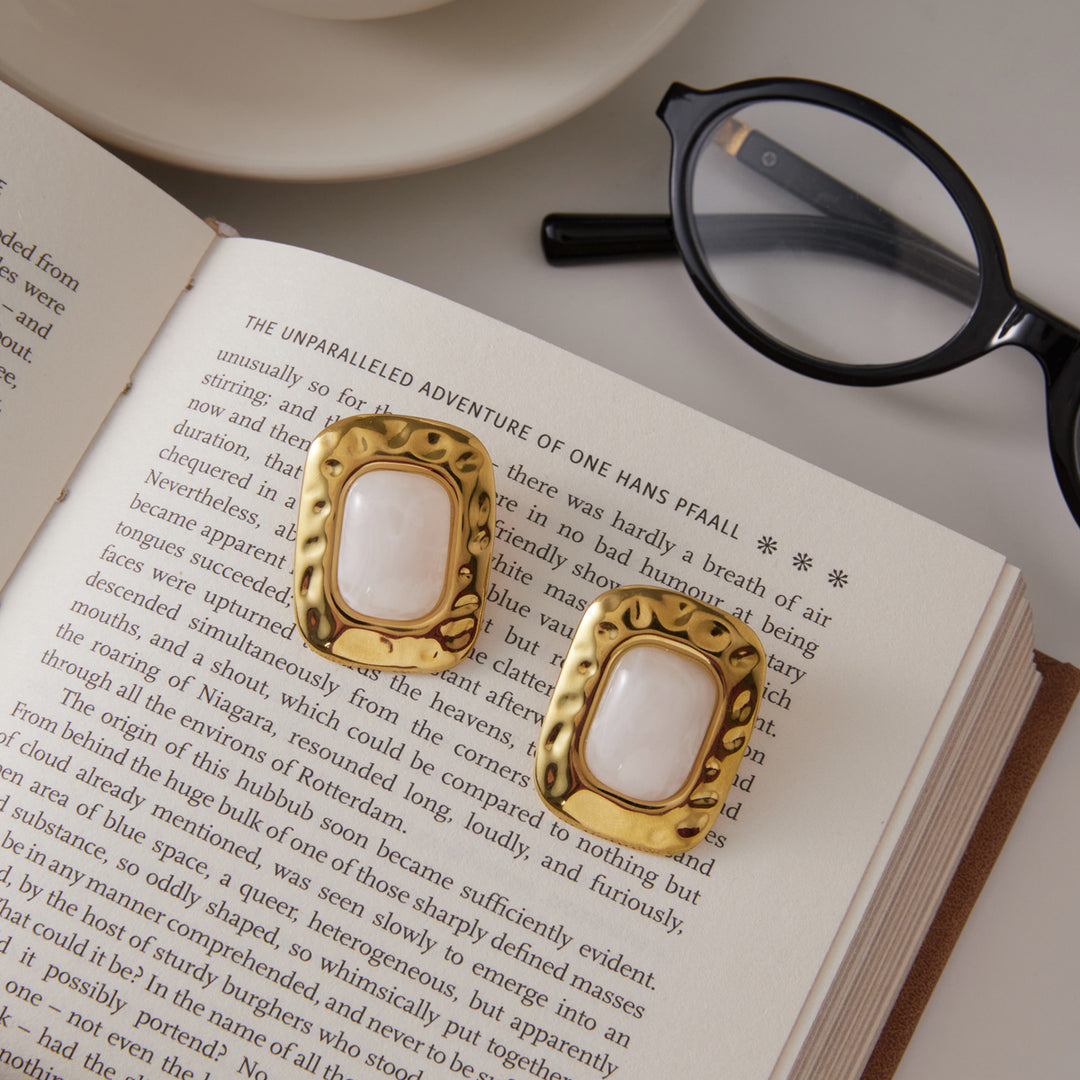 Naya Hammered Resin Statement Earrings – 18K Gold-Plated
