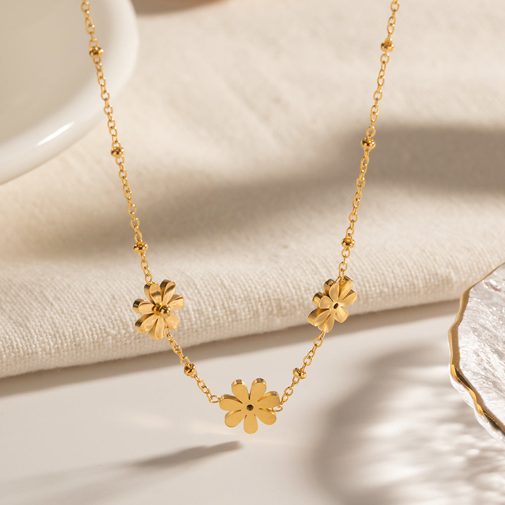 Faye Floral Pendant Necklace – 18K Gold-Plated