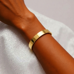 Load image into Gallery viewer, Bracelet Jonc Hanna plaqué or 18 carats
