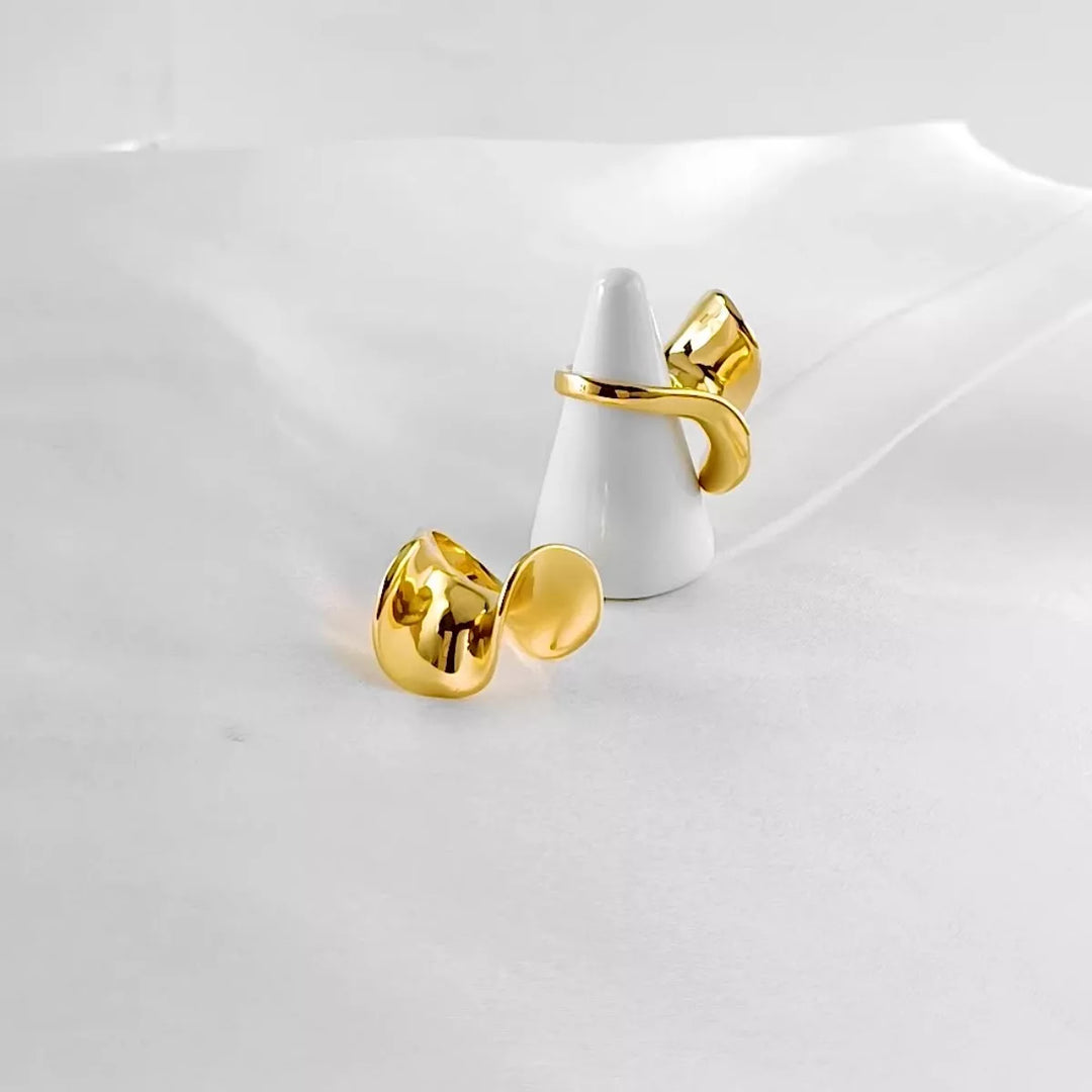 Soir Geometric Sculptural Ring – 18K Gold-Plated